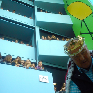 4a-erh-volles-foyer Montessori-Schulzentrum Leipzig - Neuigkeiten - ... denn wer froh ist ...